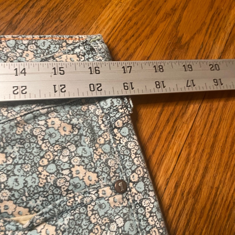 Pilcro ( Anthropologie)Floral Ankle Jeans Size 31 - Picture 7 of 9